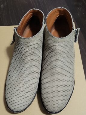 Lucky Brand Women's Perforated Ankle Booties - Light Gray